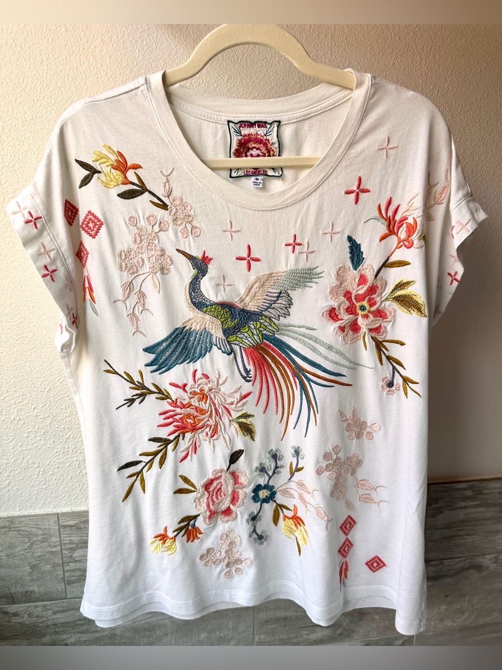EUC JOHNNY WAS Ceretti Relaxed White Embroidered Bird, Floral Short Sleeve Tee M